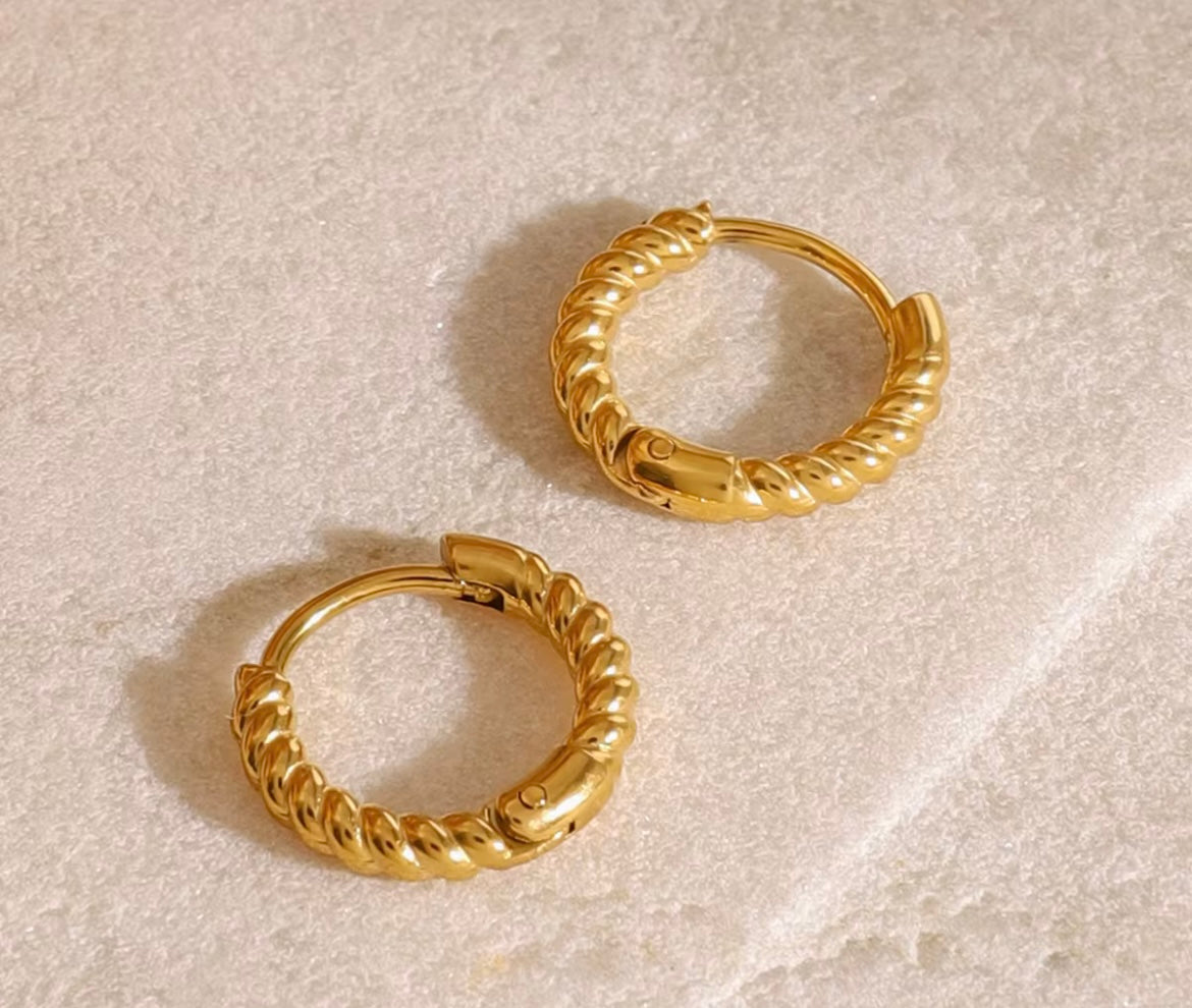 Curled hoops