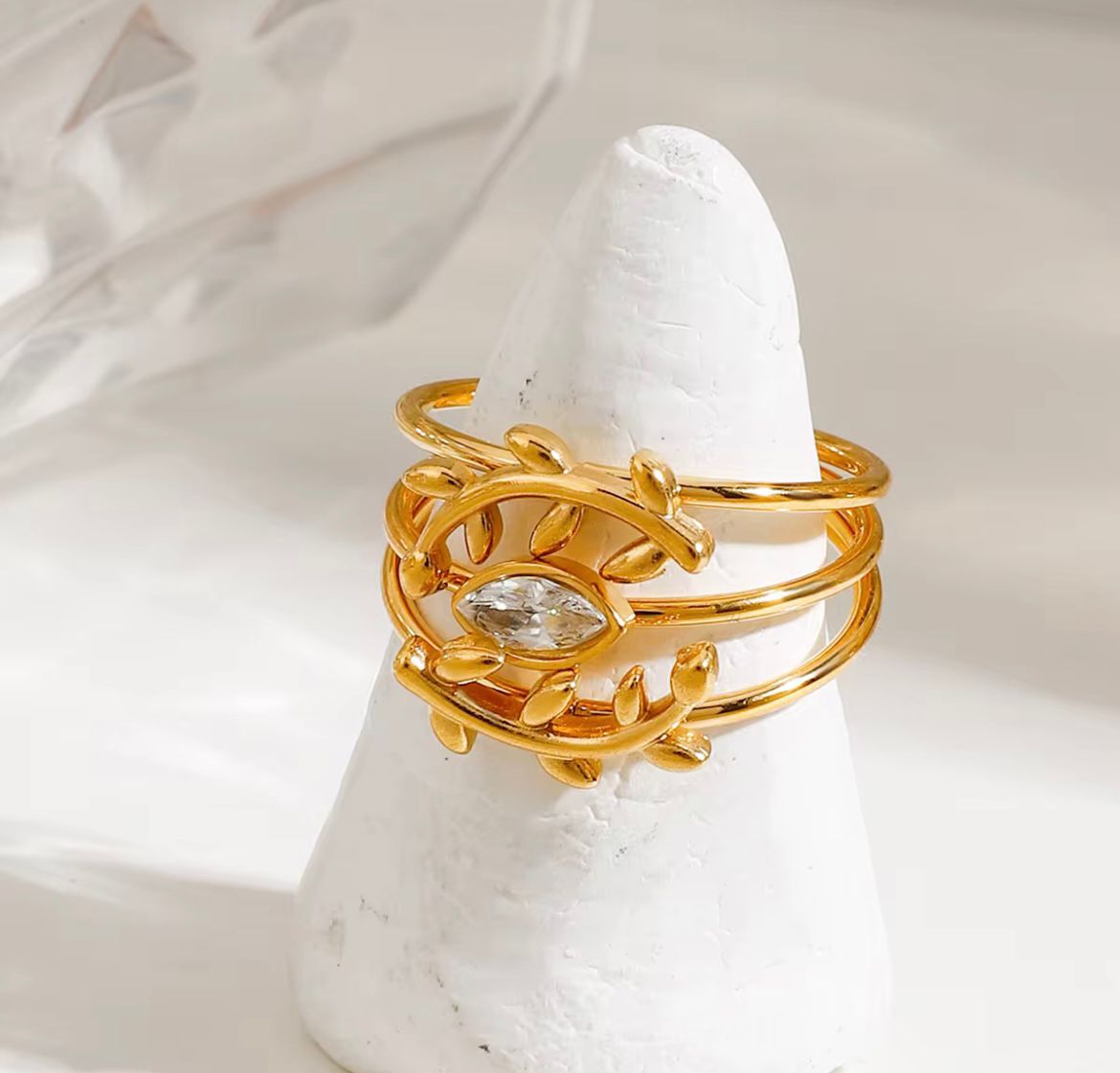 Leaf triple ring