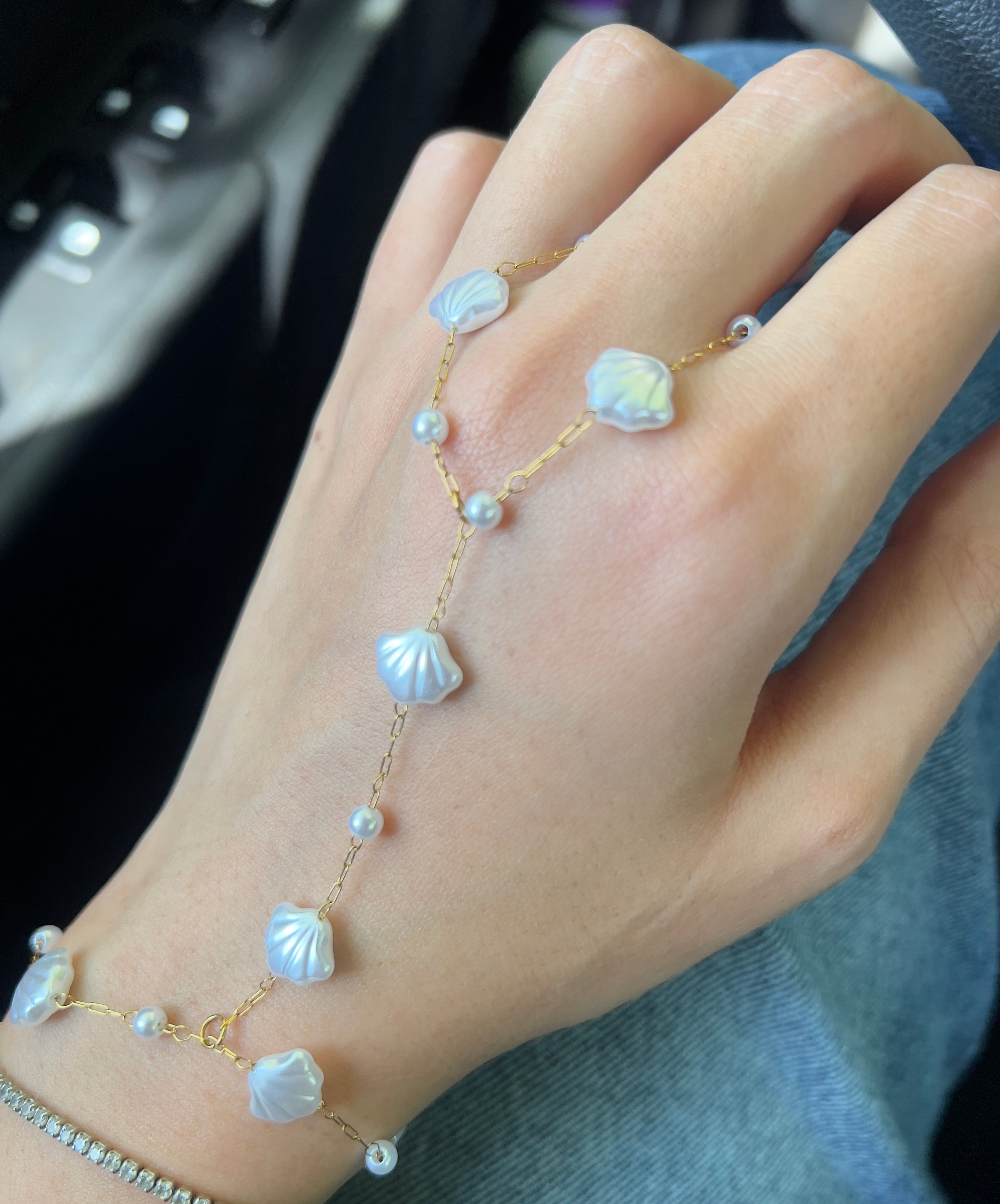 Ariel handchain