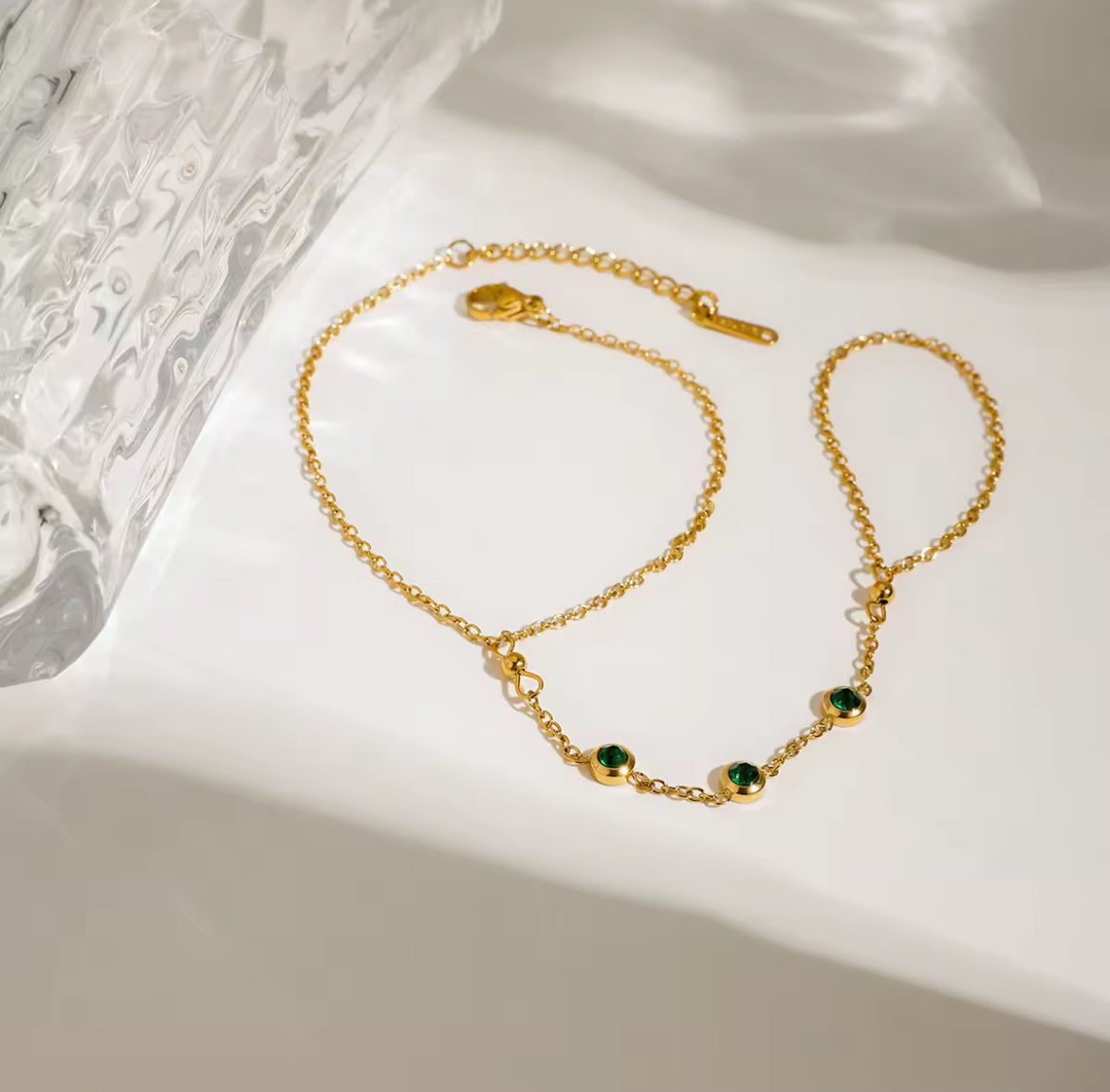 Emerald handchain