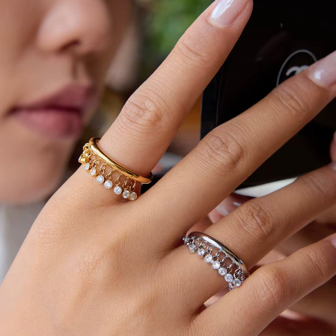Diamond dangle ring