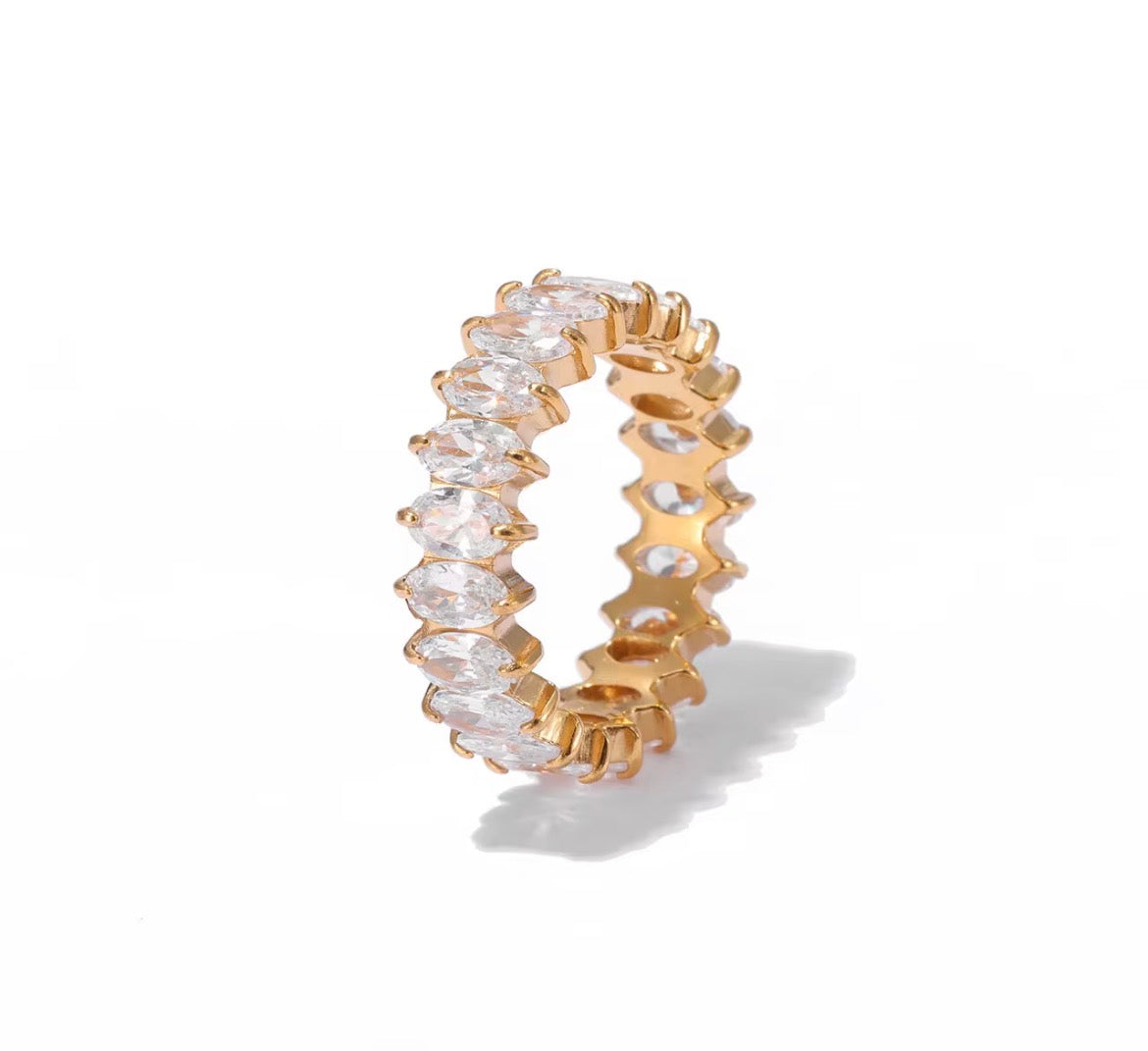 Baguette gold ring