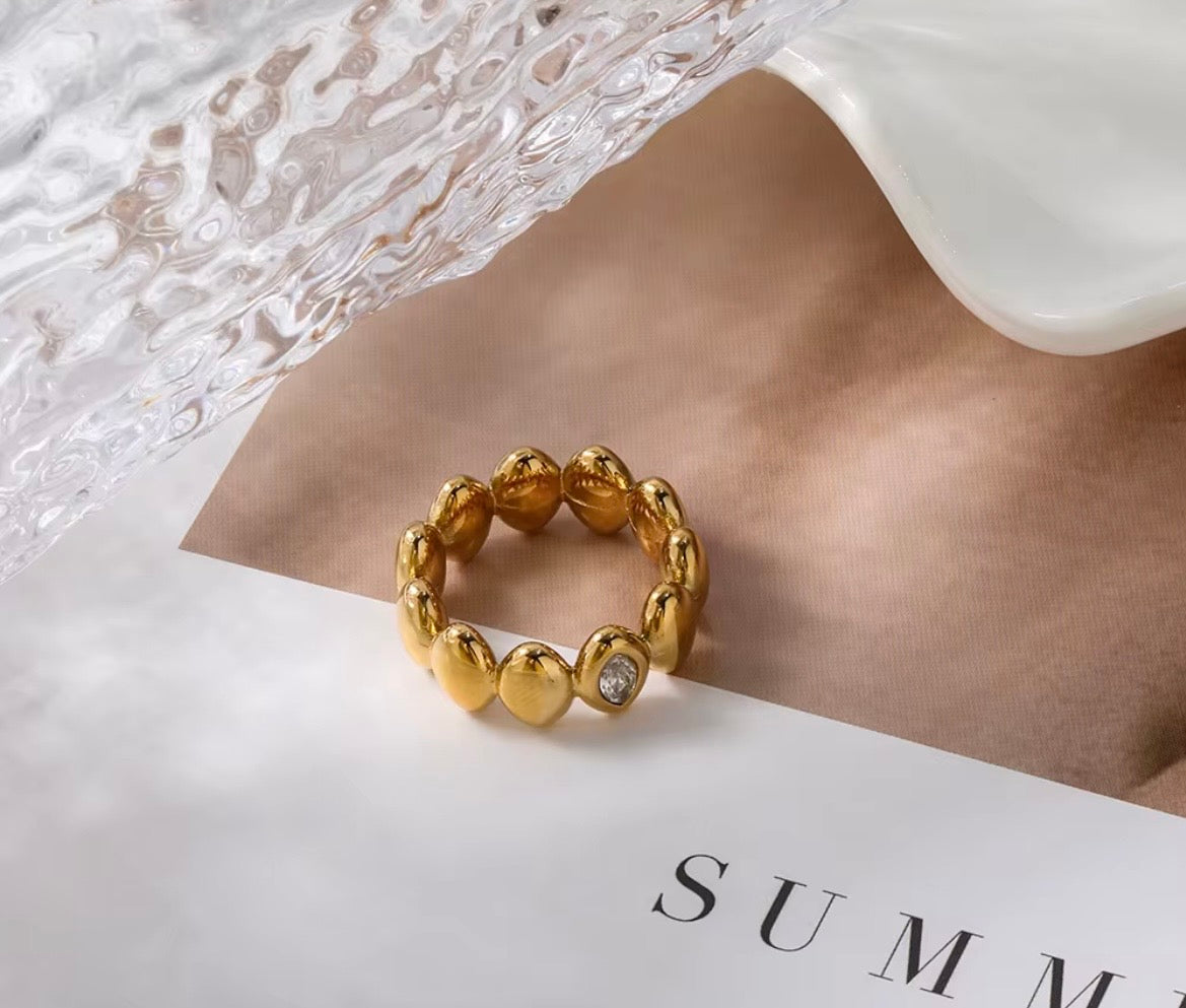 Madonna ring