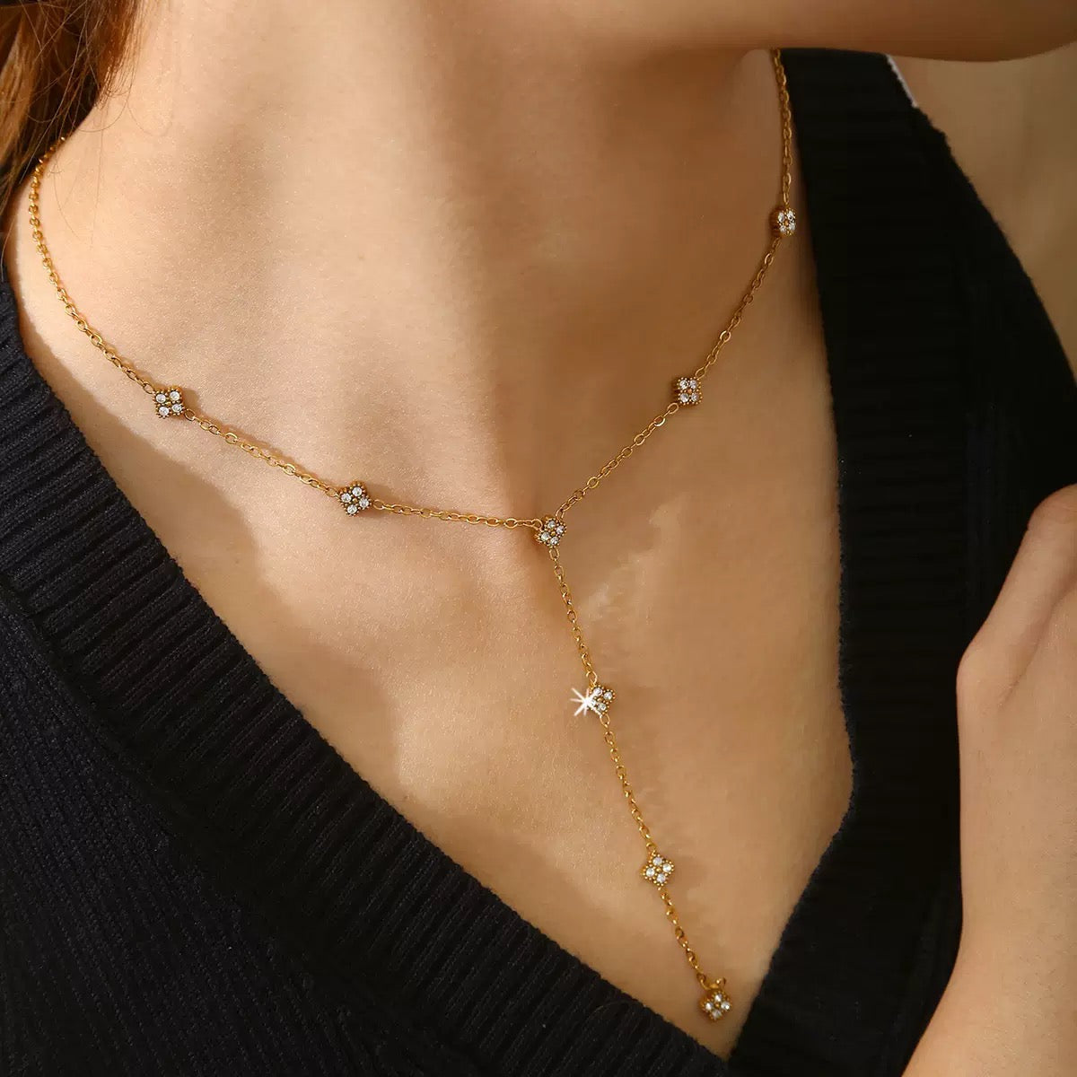 Flower dangle necklace