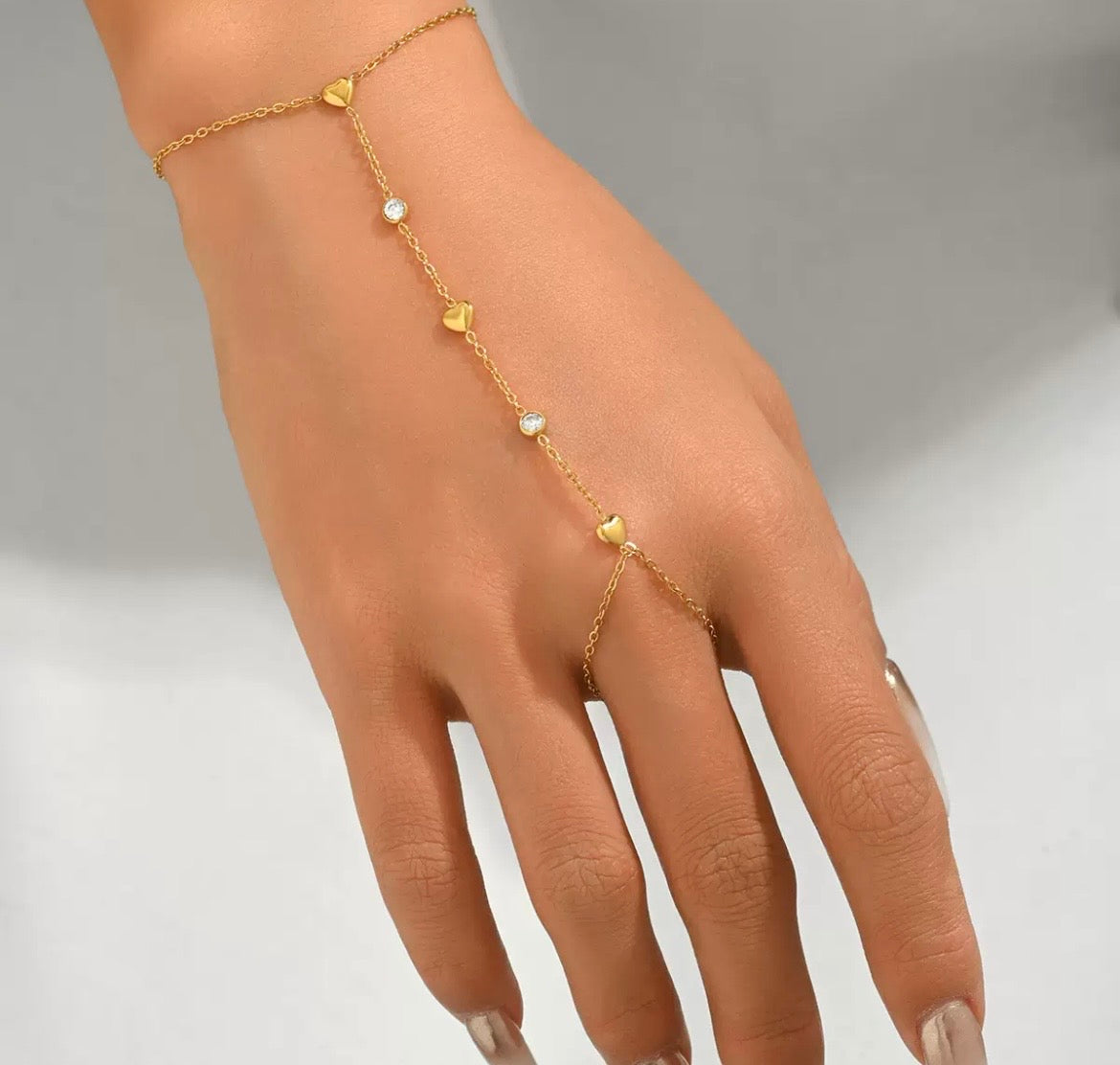Amour HandChain