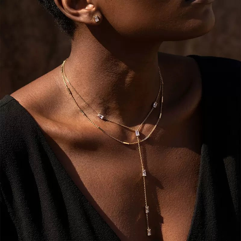 Clara dangle necklace