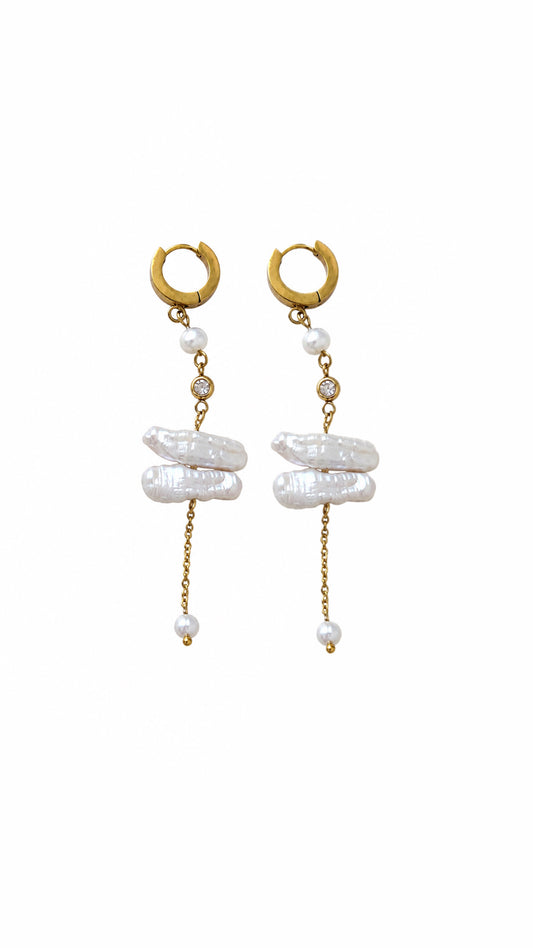 Pearly dangle earrings