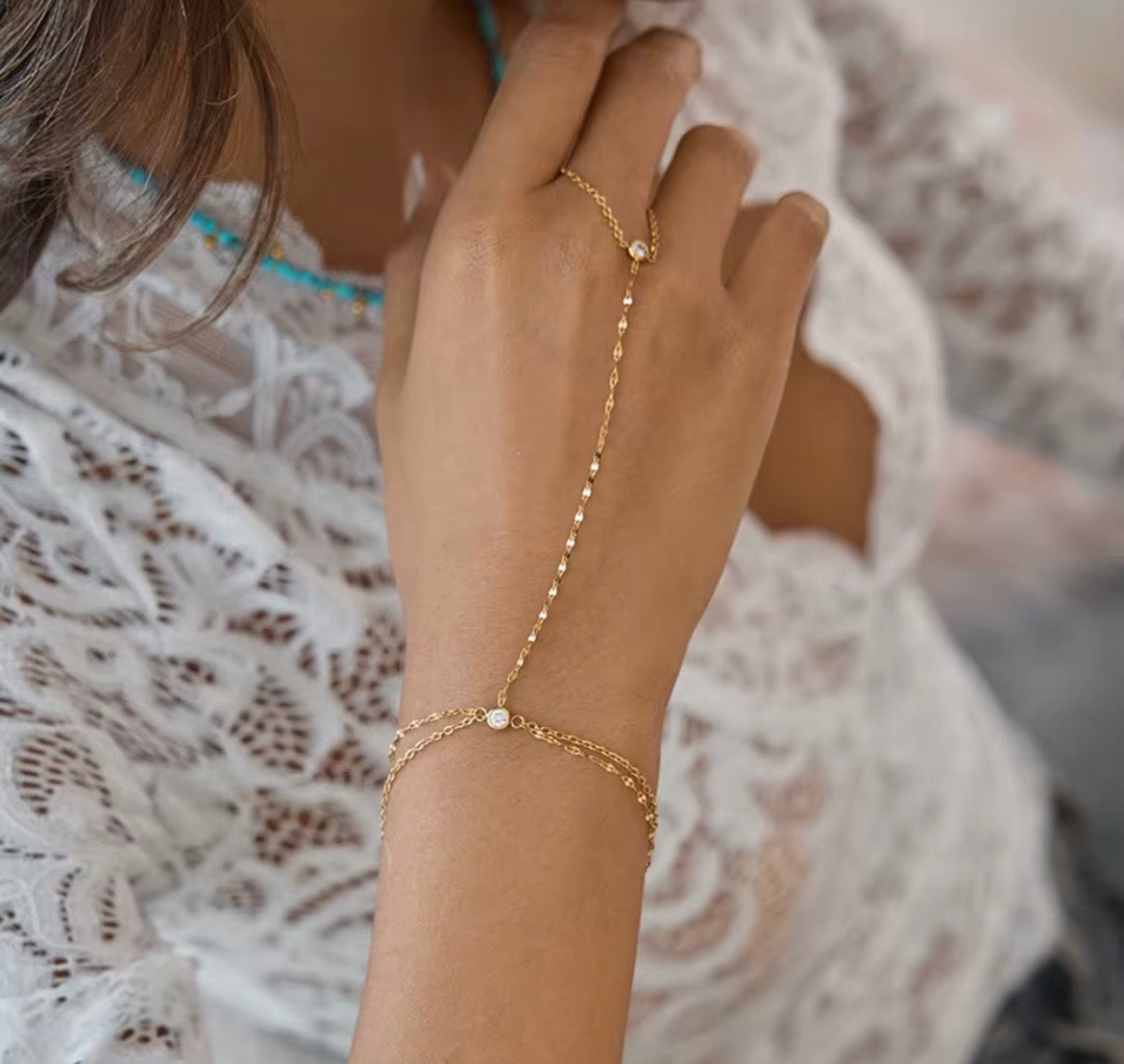 Elara Handchain