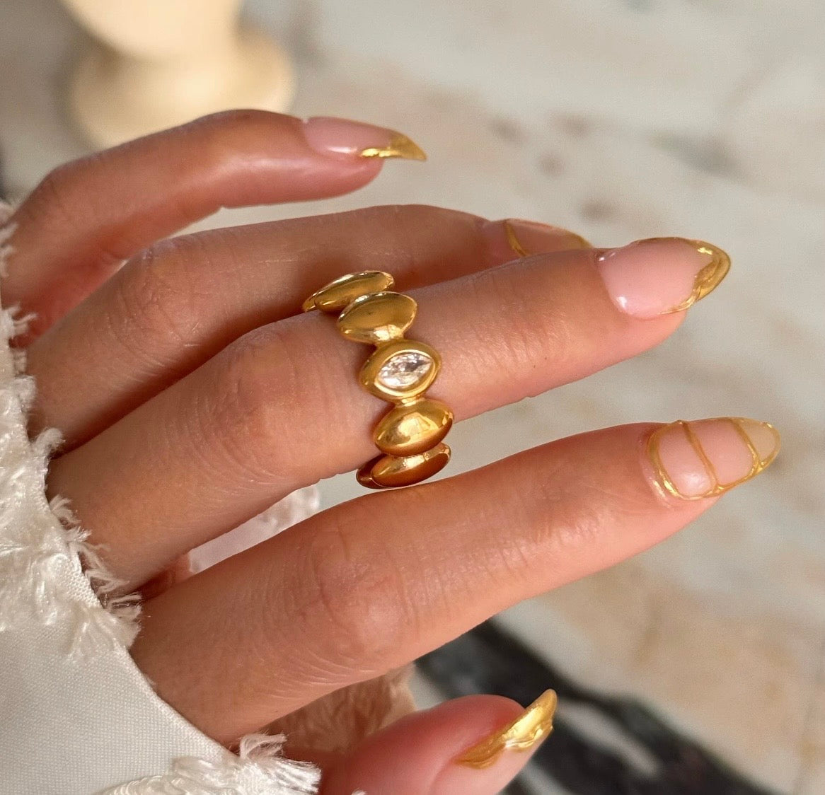 Madonna ring